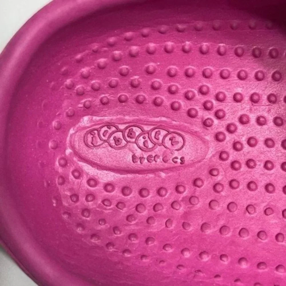Crocs. Girl , slip on Clog rubber, Pink color size 4-5‎